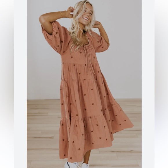 NWOT embroidered The Lindsay Dress - Picture 2 of 7